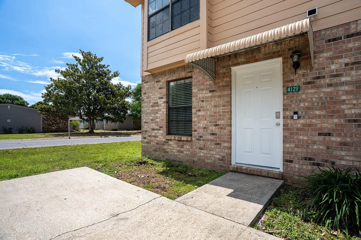 412 Odin Lane Unit F — Photo 3