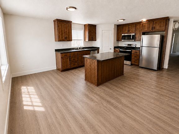 3rd image of 1309 Fairgrounds Rd #401