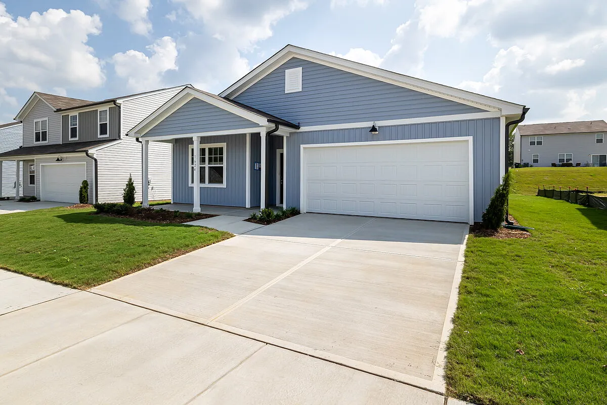 4 bed, 2.0 bath, 1800 sqft, $1,850 — Photo 2