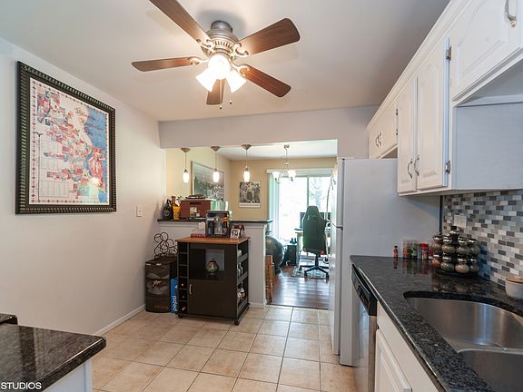 5th image of 603 Fairbanks Ct Unit W1