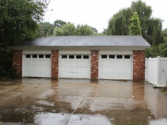 3 Car Detached Garage
