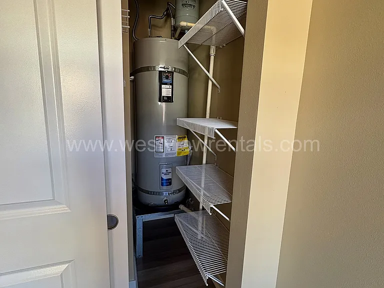 200 E Maple St — Photo 214