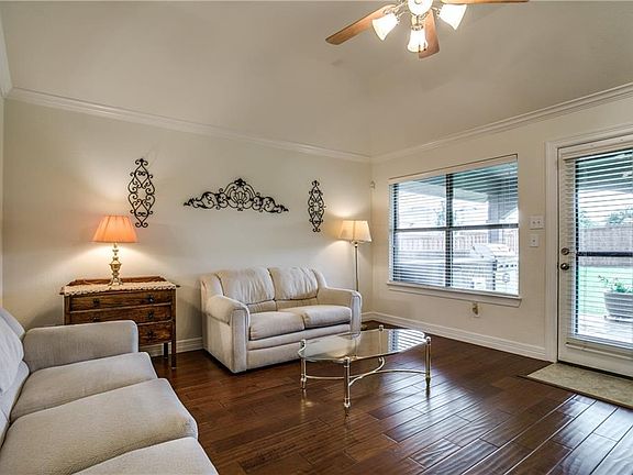 4th image of 2915 Preston Ln