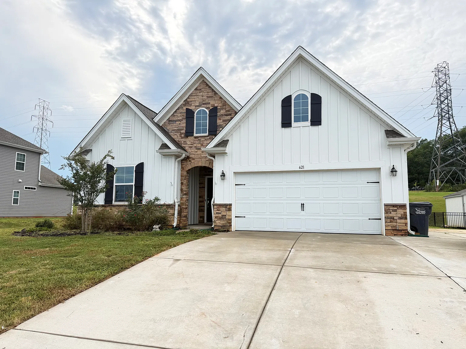 3 bed, 1633 sqft, $2,500 — Photo 2