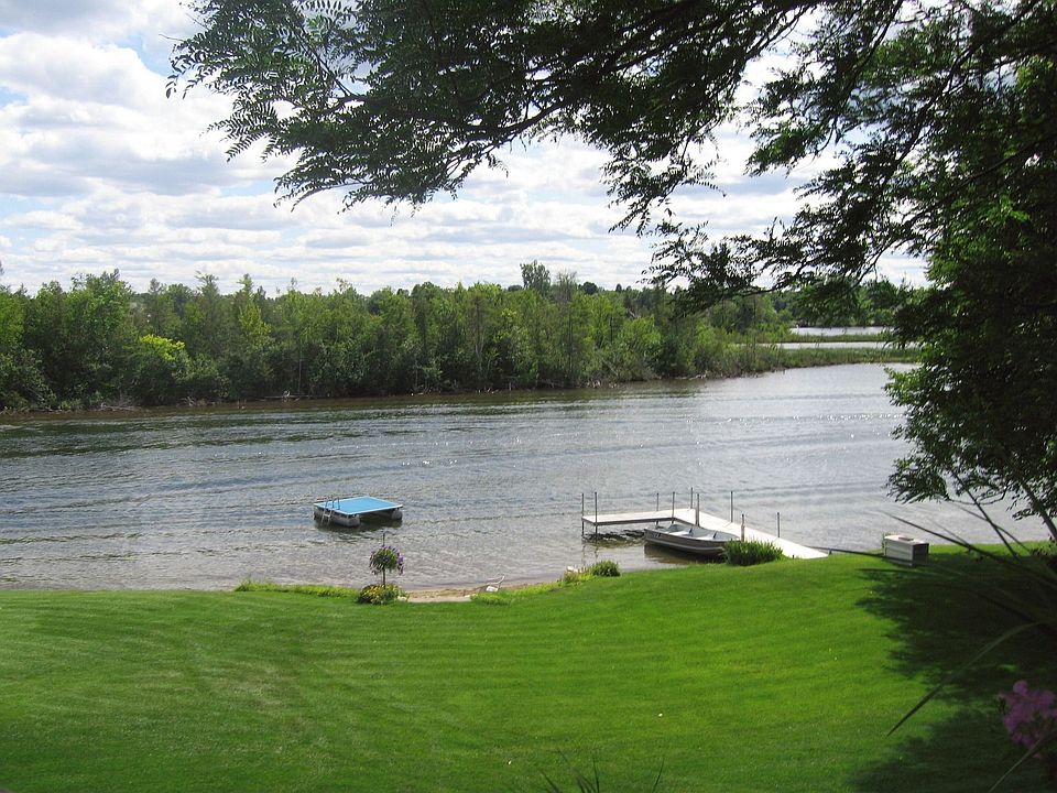 Water front 142ft.