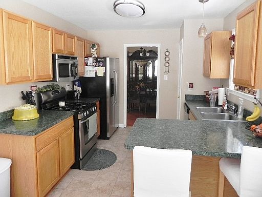 4th image of 42 Melanie Hollow Ln
