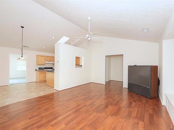 3rd image of 102 Village Park Ct