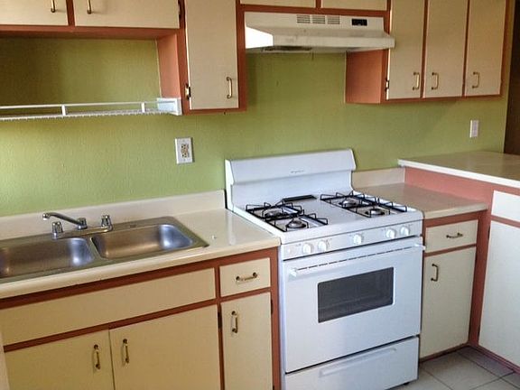 3rd image of 318 N Hobart Blvd APT 1