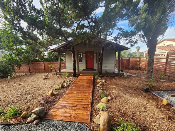 511 Smilax Rd, Vista, CA 92081