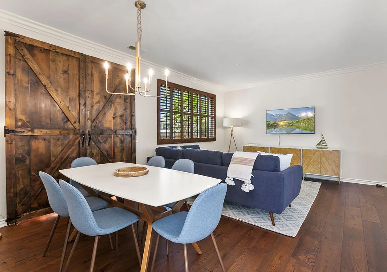 Exquisite beach home with Ocean and Harbor activities abound! — Photo 4