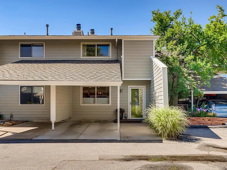 2934 Glenwood Dr — Photo 2