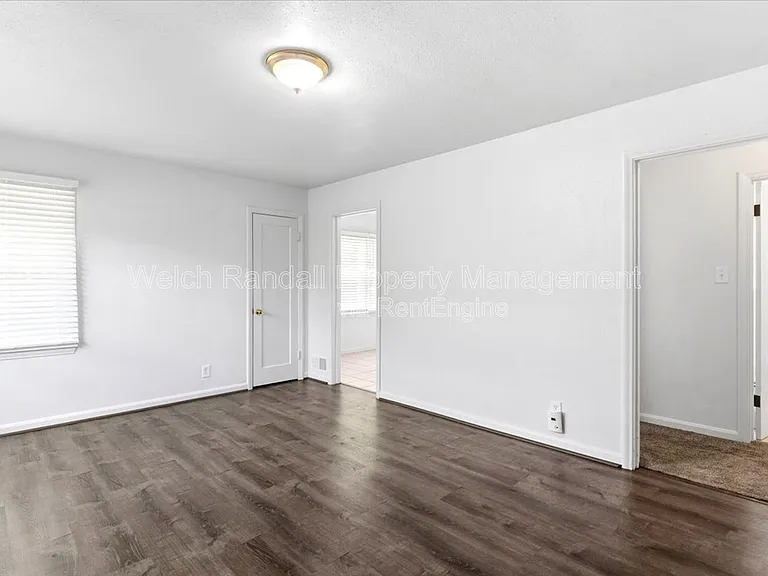 2709 Gramercy Ave #B — Photo 6