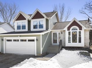 2043 Oak Tree Trl, Lake Villa, IL 60046