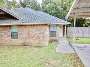 956 E 3rd St, Weatherford, TX 76086