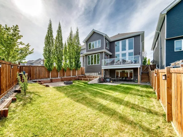 9034 24th Ave SW, Edmonton, AB T6X 2C4