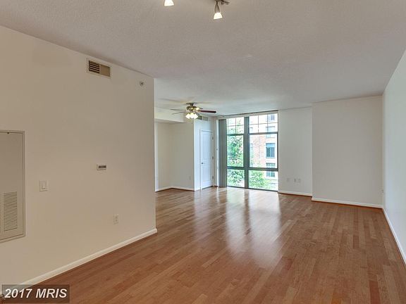 3rd image of 1021 N Garfield St APT 506