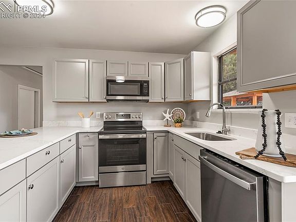 3rd image of 6732 Lange Cir