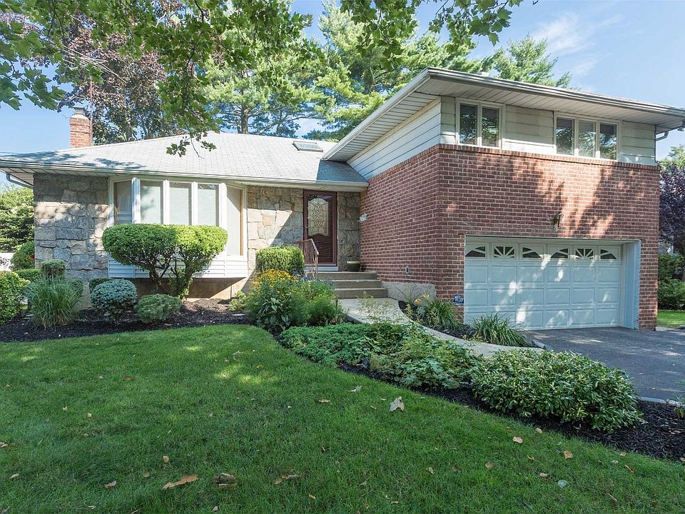 1st image of 64 Parkway Dr