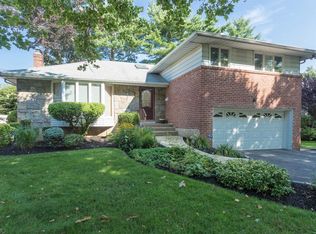 64 Parkway Dr, Syosset, NY 11791