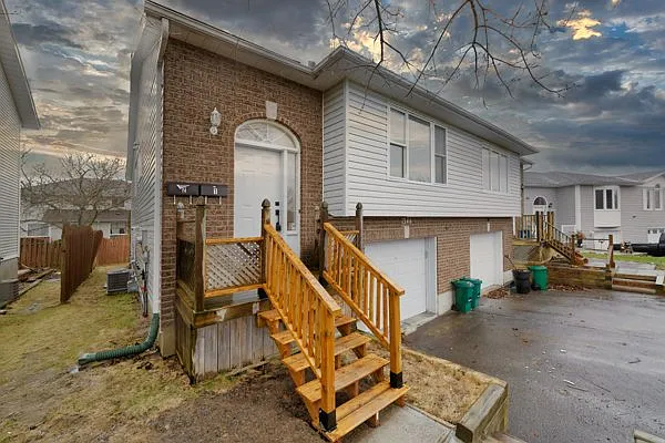 1344 Brackenwood Crescent Kingston — Photo 2