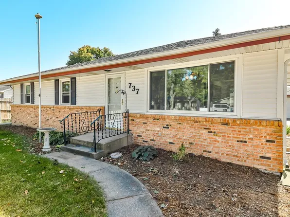 737 Copper Dr, Machesney Park, IL 61115