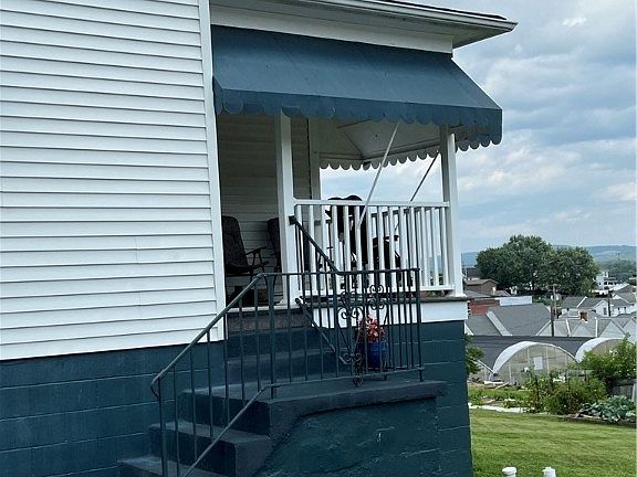 5th image of 14 Willow St #16