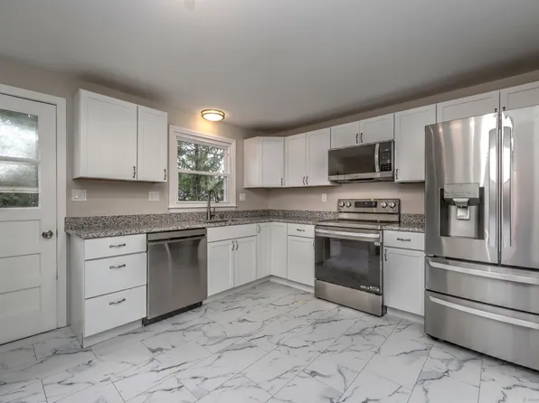 102 Summerset Drive, East Hartford, CT 06118