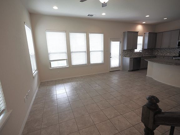 3rd image of 2105 Town Centre Dr Unit 61