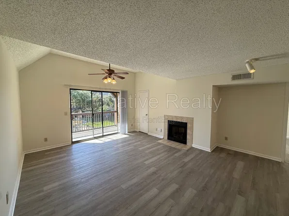 385 Woodside Dr, Altamonte Springs, FL