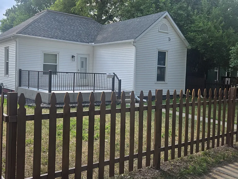801 S 4th St — Photo 14
