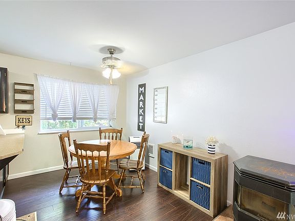 3rd image of 410 Cross Creek Ct
