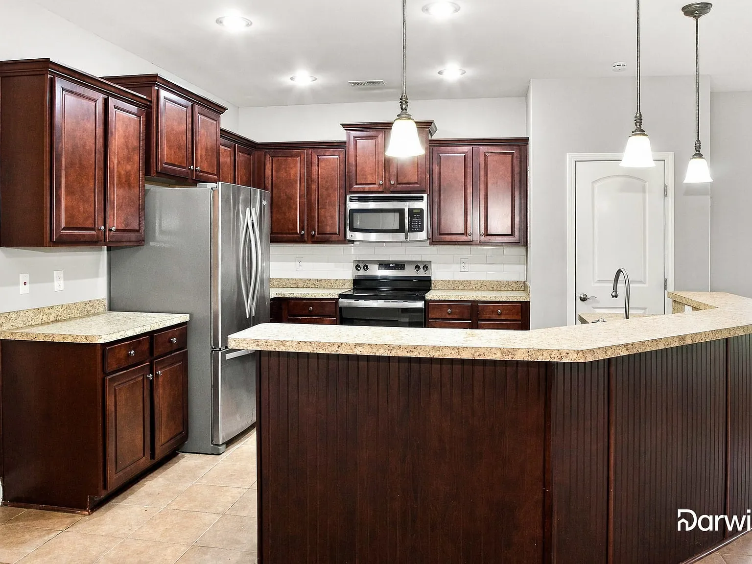 4 bed, 2.0 bath, 2213 sqft, $1,925 — Photo 4