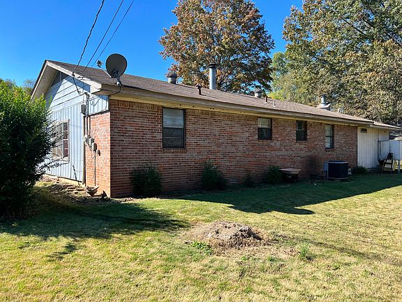 3rd image of 1615 E Main St