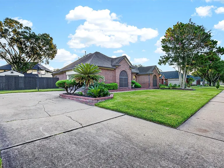 18610 Autumn Hills Dr — Photo 6
