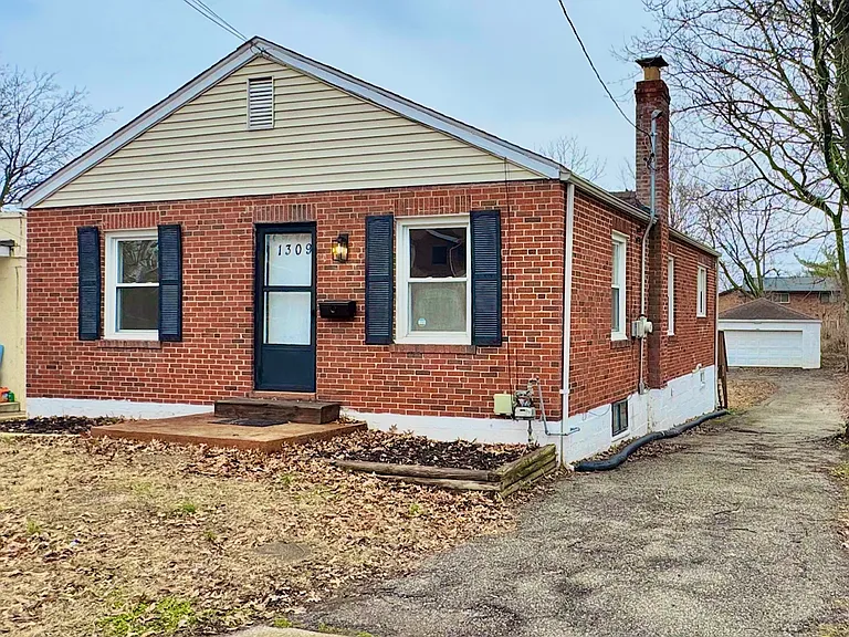 1309 Gerst Ave — Photo 2