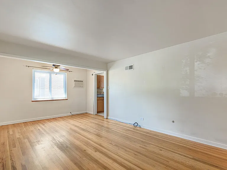 1663 Poplar St — Photo 6