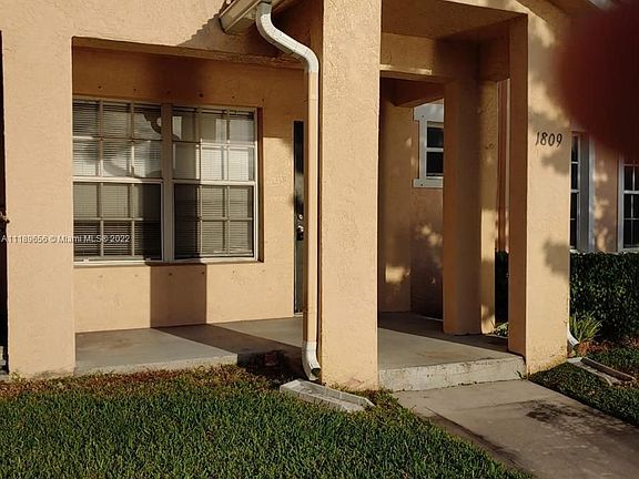 3rd image of 1809 Belmont Ln #1809