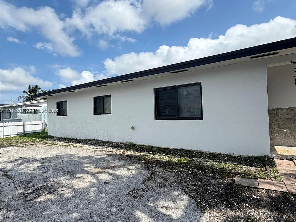1410 NW 199th St