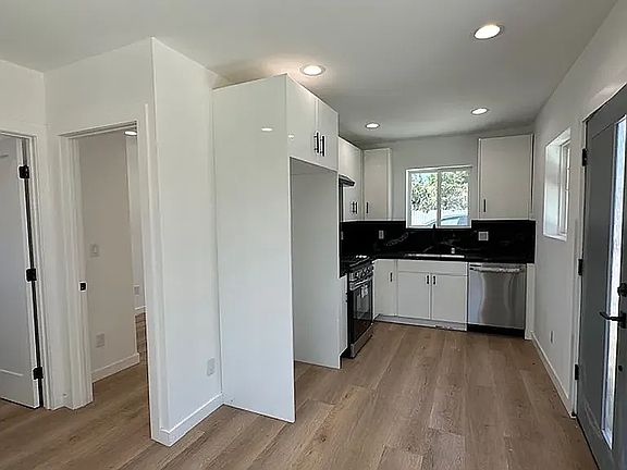 2nd image of 5474 Cole St
