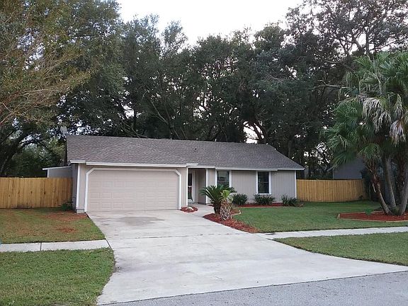 3rd image of 13922 Tiffany Pines Cir S