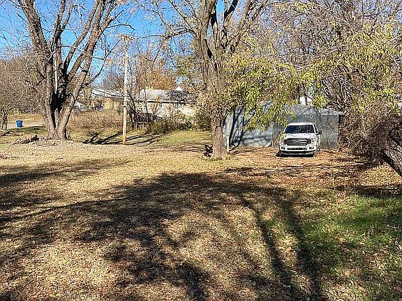 4th image of 502 E 6th St