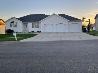 3026 Clairmont Rd, Bismarck, ND 58503