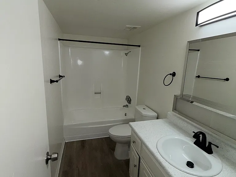 The Addison Apartment — Photo 21