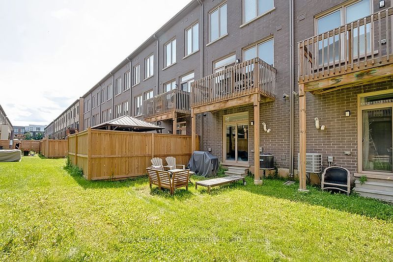 Oakville Townhouse for rent - 3 Bedrooms — photo 32