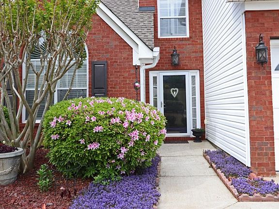 3rd image of 27 Carriage Lake Dr #1