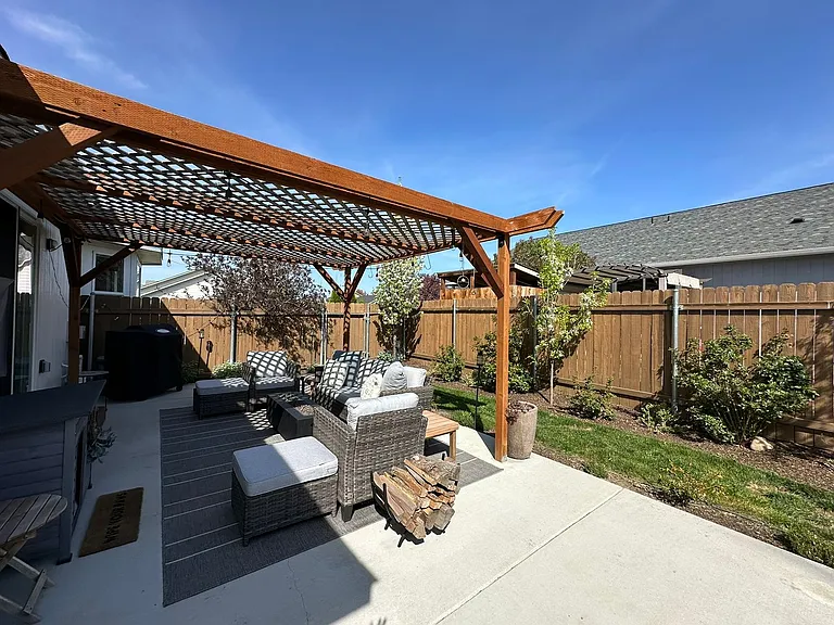 2508 N Ellington St — Photo 2
