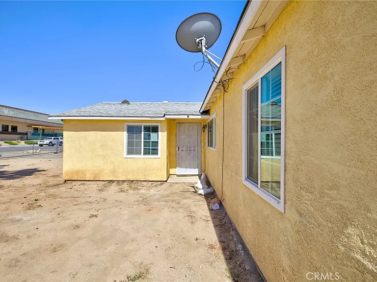 15990 Yucca St #B — Photo 4