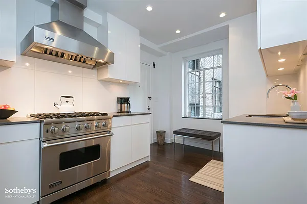 Sold by Sotheby's International Realty | media 5