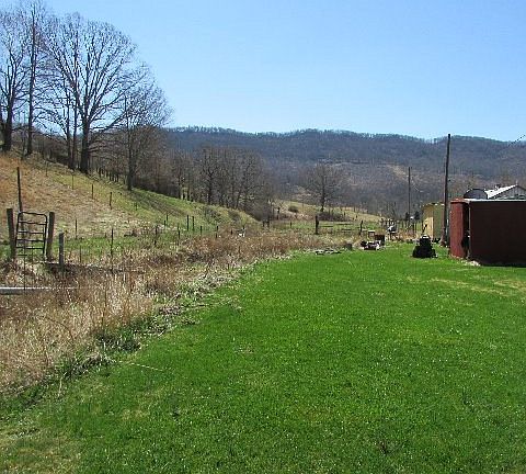 3rd image of 271 Whackertown Dr