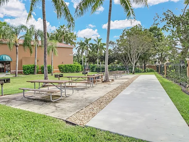 1195 Wildwood Lakes Blvd #202 — Photo 35